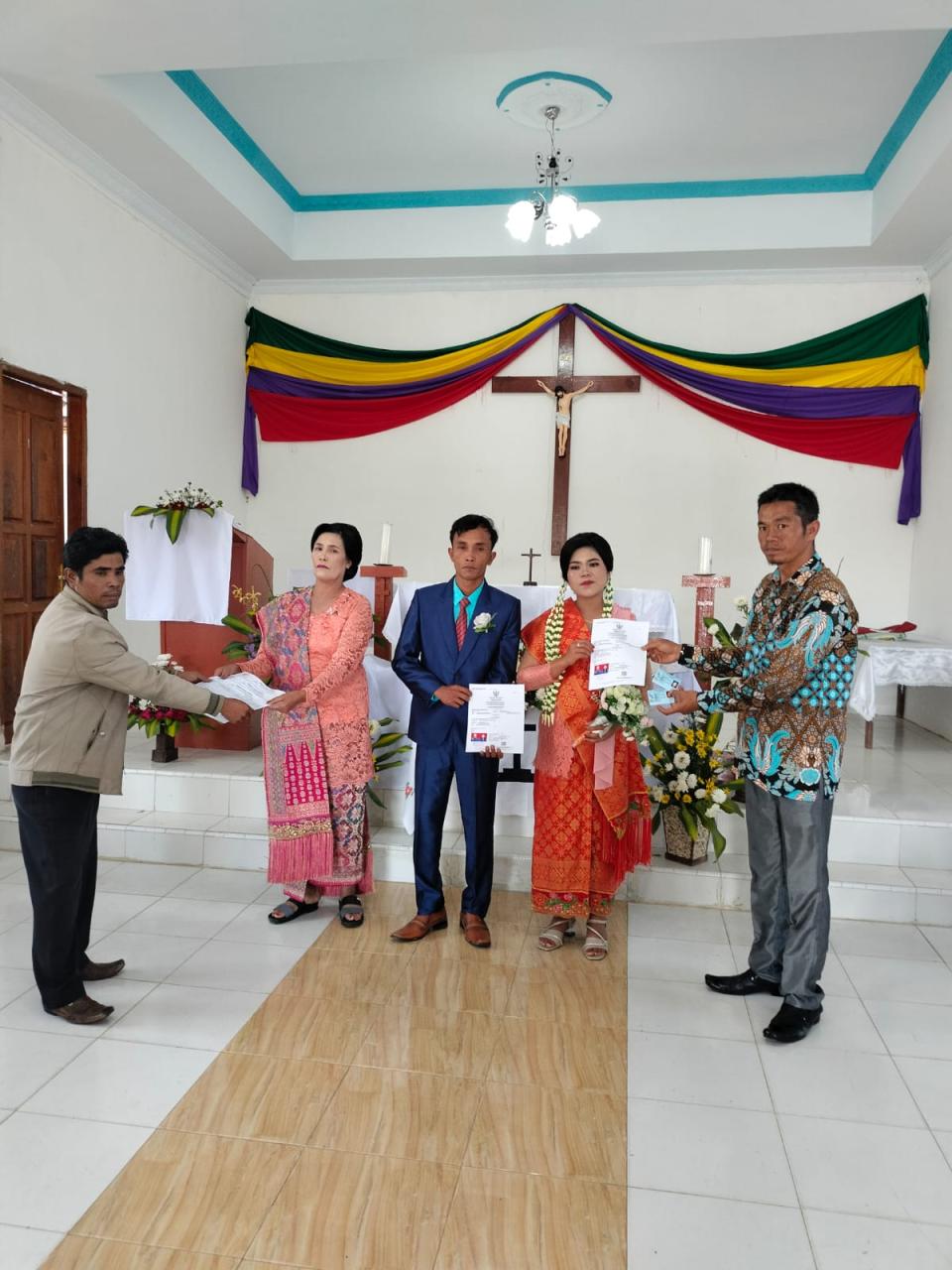 Mempelai Warga Gereja Katolik Stasi Nabi Elia Lae Pinagar Terima Akta ...